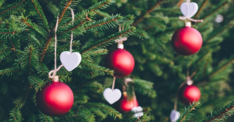 10 Simple Christmas Truths We Need to Remind Ourselves Every Year
