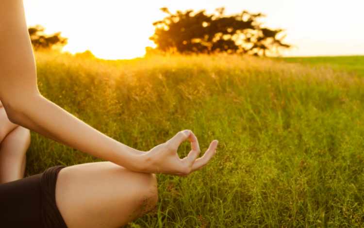 How Mindfulness Meditation Can Help You Focus and De-Stress How Mindfulness Meditation Can Help You Focus and De-Stress
