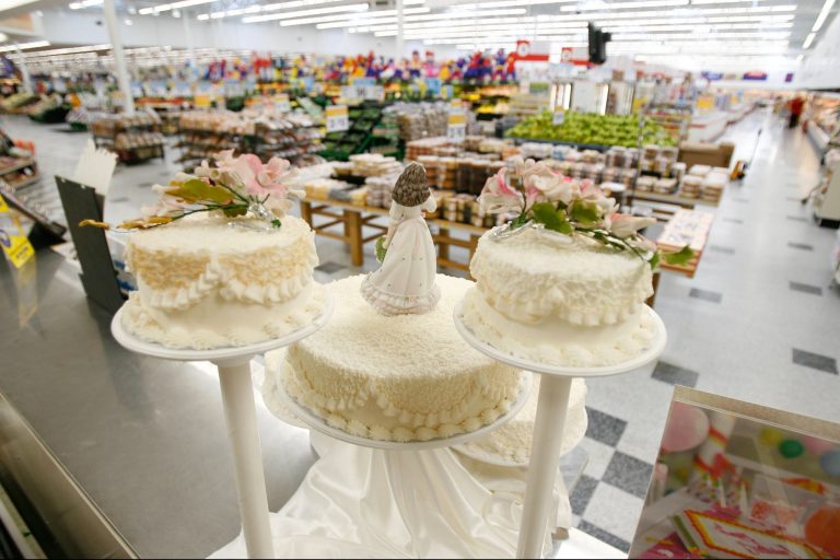 Woman Goes Viral After Hilarious Cake Mishap at Walmart Woman Goes Viral After Hilarious Cake Mishap at Walmart
