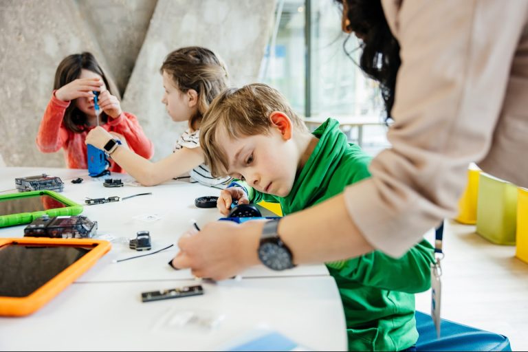 How to Teach Your Kids Valuable Business Lessons for the Future How to Teach Your Kids Valuable Business Lessons for the Future