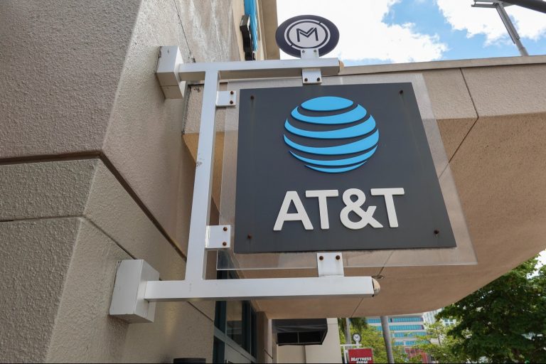 Is AT&T Down? Mass Outages Infuriates Wireless Customers Is AT&T Down? Mass Outages Infuriates Wireless Customers