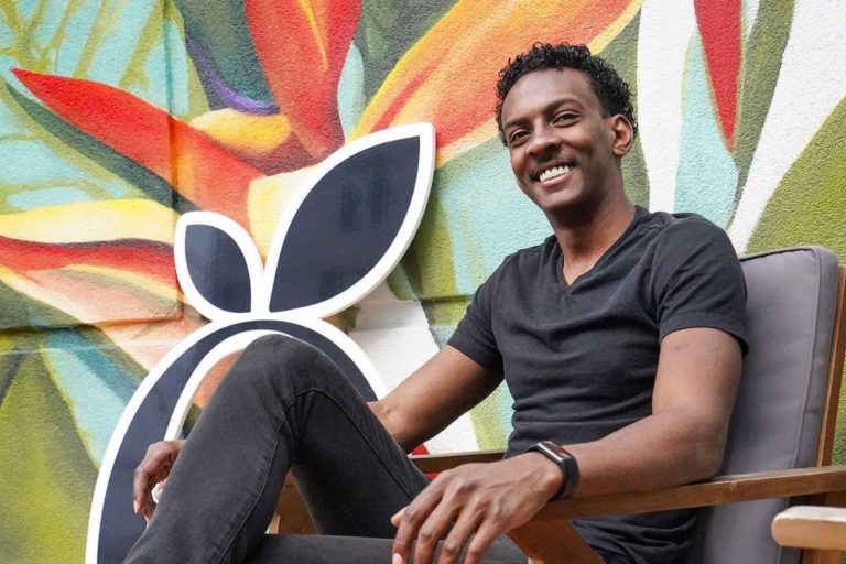 His College Side Hustle Made $70k Monthly, $1.9M Last Year His College Side Hustle Made $70k Monthly, $1.9M Last Year