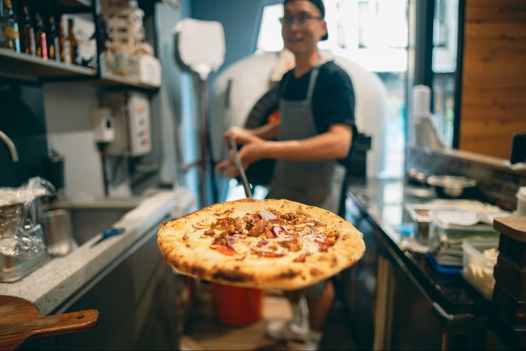 Own a Slice of the American Dream with a Rosati’s Pizza Franchise! Own a Slice of the American Dream with a Rosati’s Pizza Franchise!