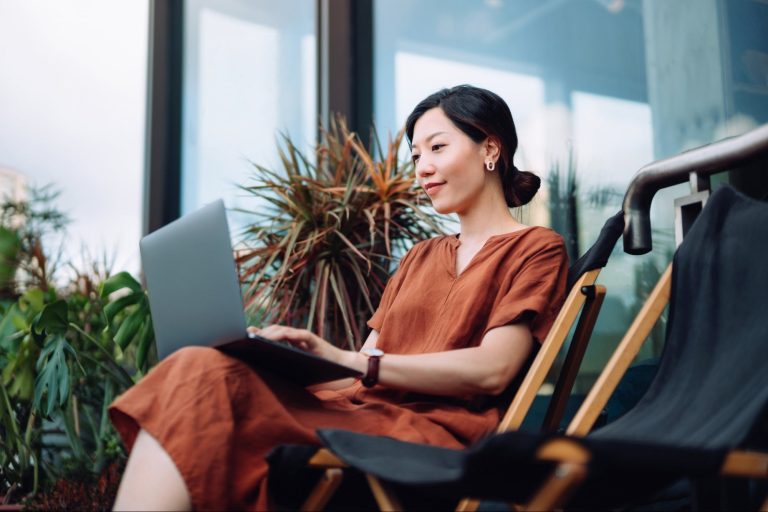 How to Overcome the Challenges of Remote Work in the Professional Services Industry How to Overcome the Challenges of Remote Work in the Professional Services Industry