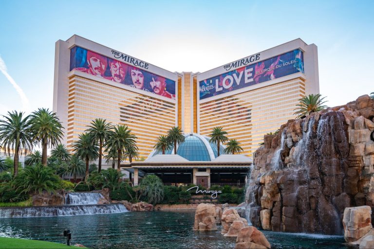 Mirage Casino Giving Away $1.6 Million Before It Closes Mirage Casino Giving Away $1.6 Million Before It Closes