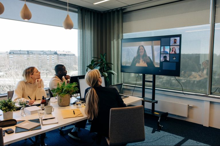 How to Build a Strong Company Culture in a Hybrid Work Environment How to Build a Strong Company Culture in a Hybrid Work Environment