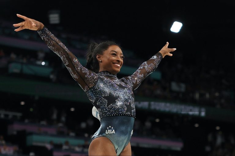 Simone Biles Earns Top Scores at Olympics Despite Leg Injury Simone Biles Earns Top Scores at Olympics Despite Leg Injury