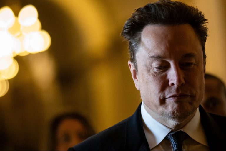 Elon Musk: ‘Foolish’ Fed ‘Needs to Drop’ Interest Rates Elon Musk: ‘Foolish’ Fed ‘Needs to Drop’ Interest Rates