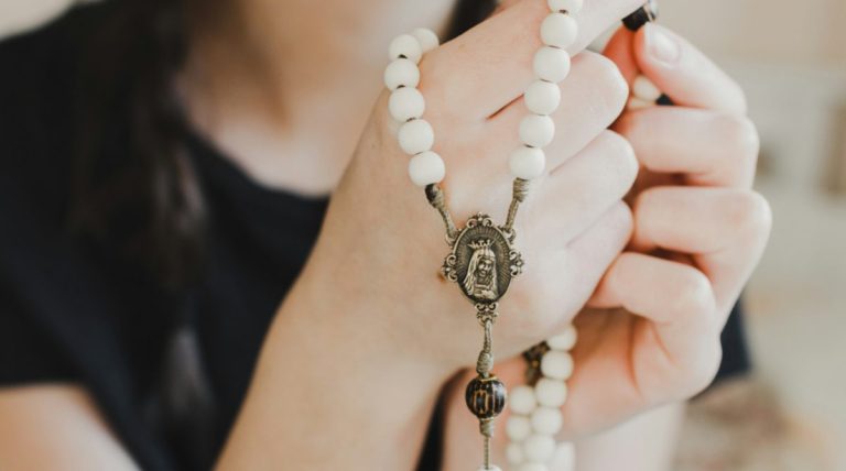 Does Zoning Out During the Rosary Make Me a Bad Catholic? Does Zoning Out During the Rosary Make Me a Bad Catholic?
